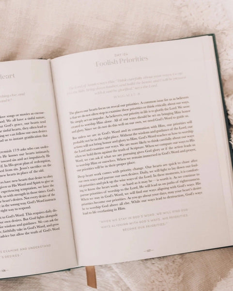 The Gospel Changes Everything (365-Day Devotional)- The Daily Grace Co