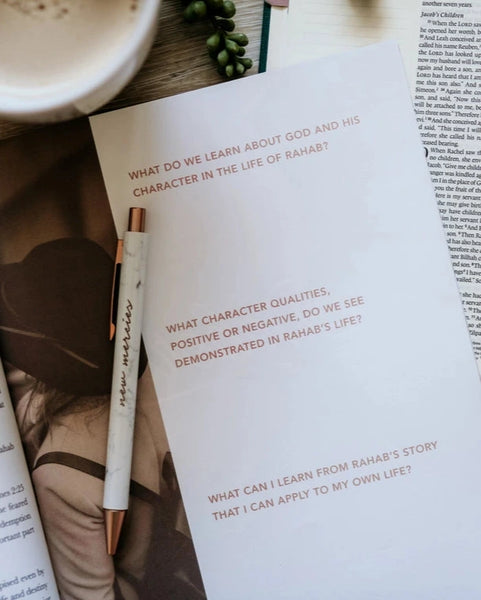 Daughters of Grace (Women of the Bible Study)- The Daily Grace Co